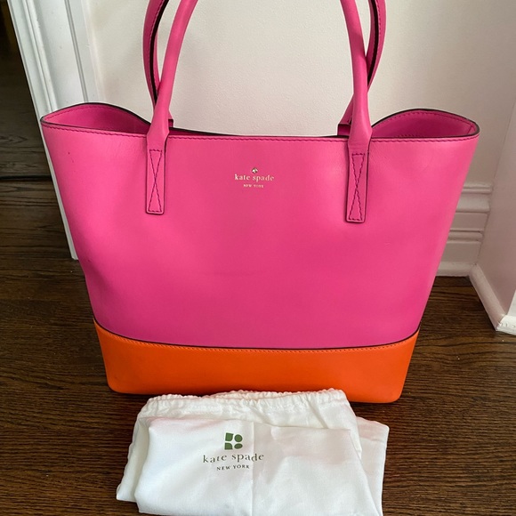 kate spade Handbags - Kate Spade Leather Tote - EUC